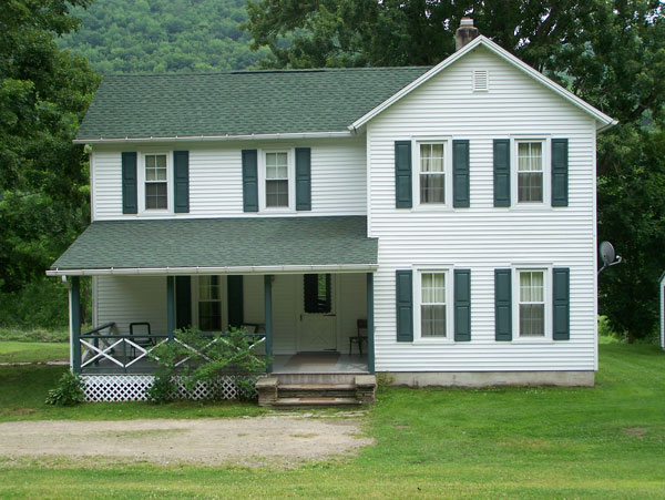 Ludwig's Trailside Farmhouse